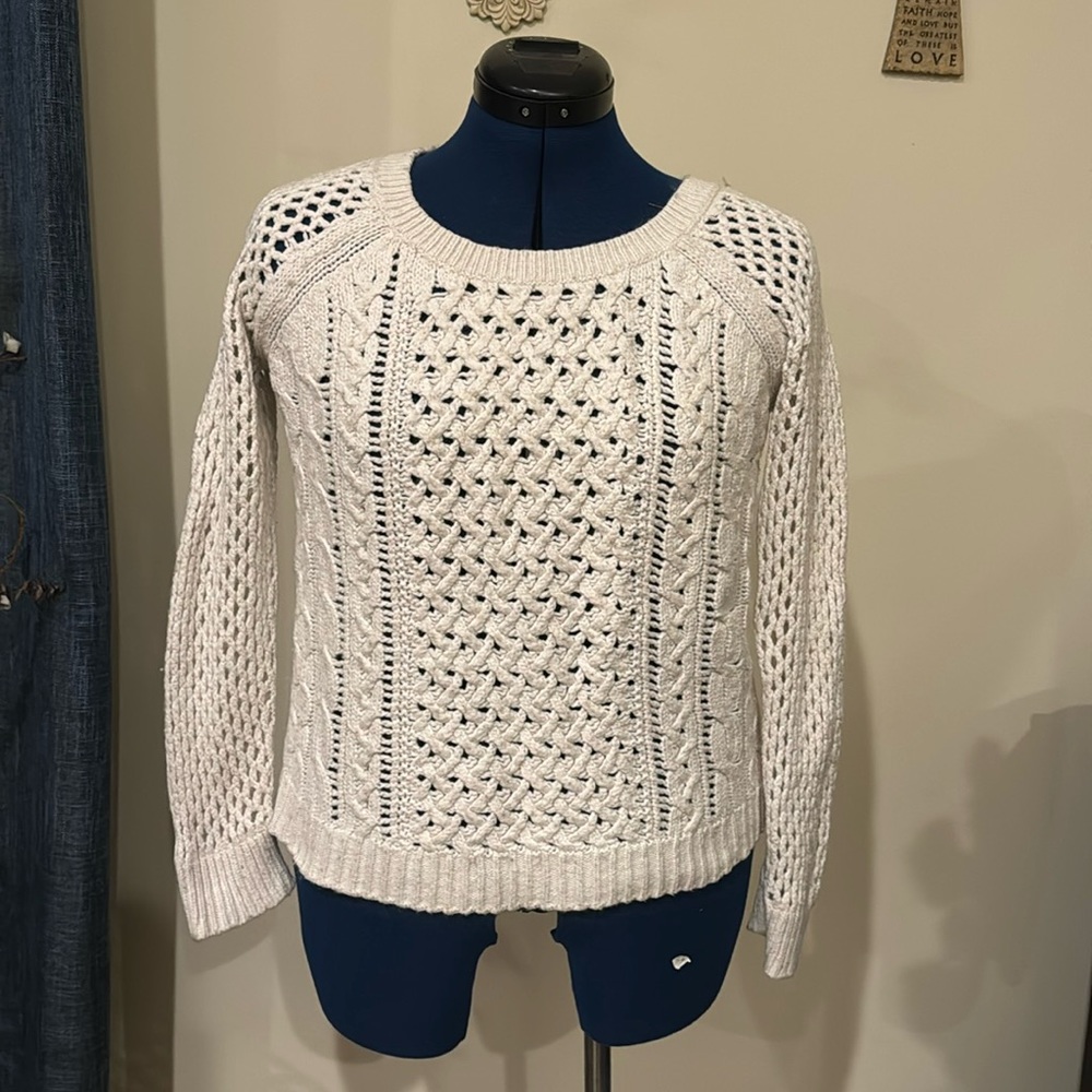 Good used condition, AE, lightweight, knit sweater